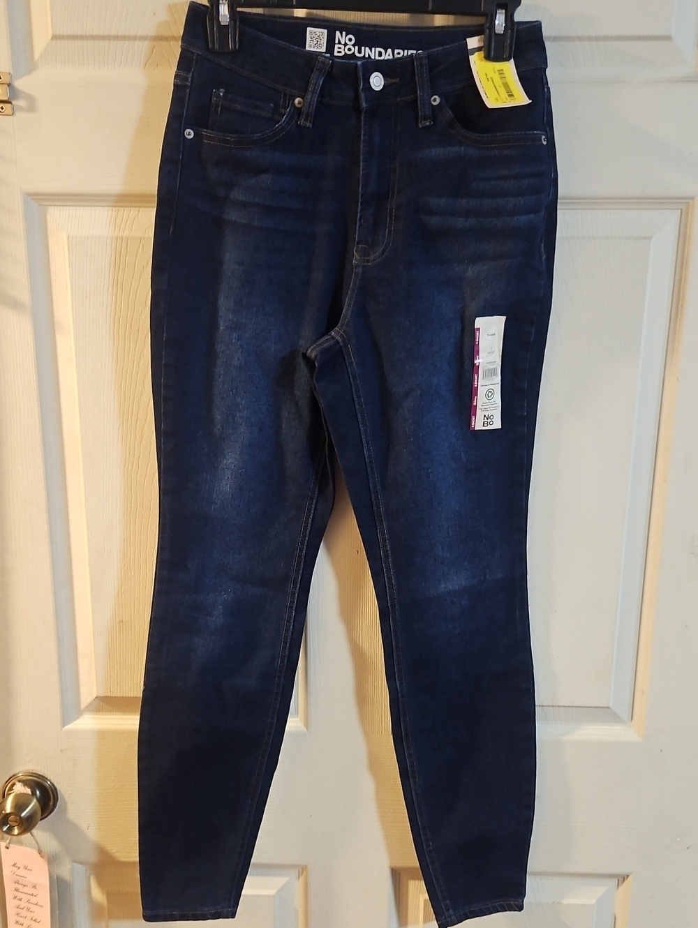 No Boundaries High Rise Skinny Jeans: DARK BLUE: NEW WITH TAGS: SIZE 4 SHORT